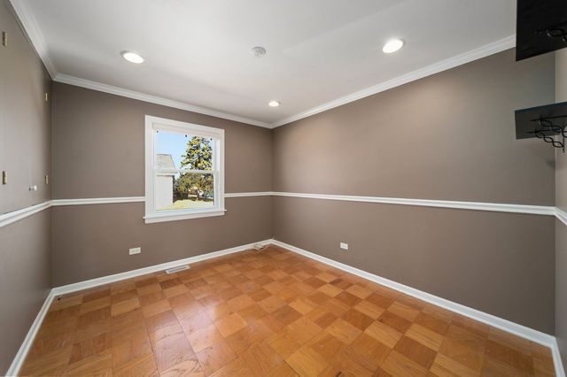 1101 S LAVERGNE Drive, Mount Prospect, IL 60056