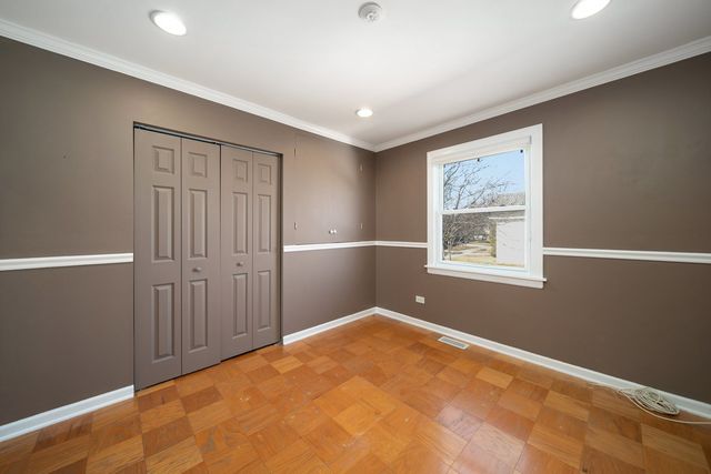 1101 S LAVERGNE Drive, Mount Prospect, IL 60056