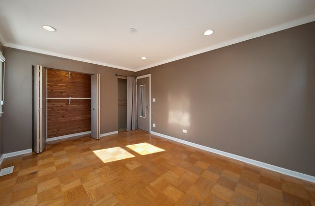 1101 S LAVERGNE Drive, Mount Prospect, IL 60056