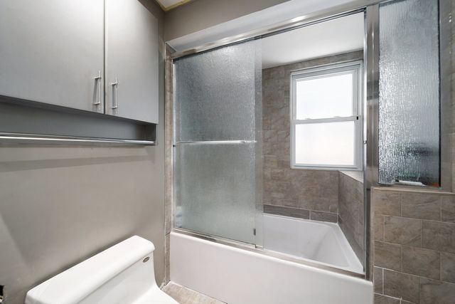 1101 S LAVERGNE Drive, Mount Prospect, IL 60056