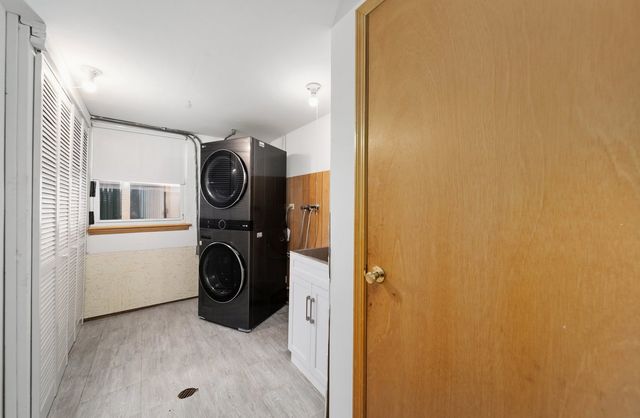 1101 S LAVERGNE Drive, Mount Prospect, IL 60056