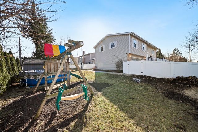 1101 S LAVERGNE Drive, Mount Prospect, IL 60056