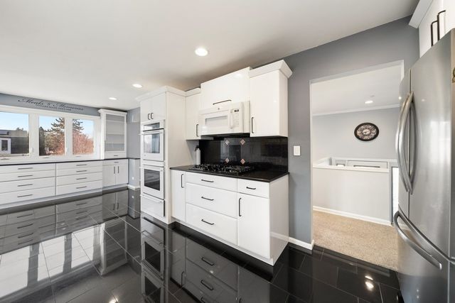 1101 S LAVERGNE Drive, Mount Prospect, IL 60056