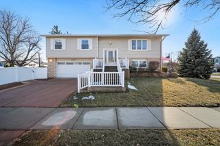 1101 S LAVERGNE Drive, Mount Prospect, IL 60056