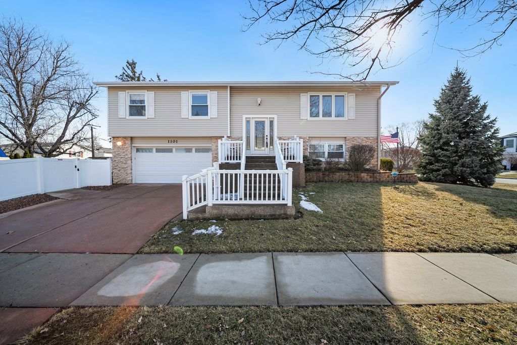 1101 S LAVERGNE Drive, Mount Prospect, IL 60056