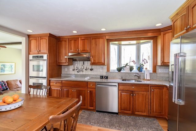 7 Woodleigh Rd, Natick, MA 01760