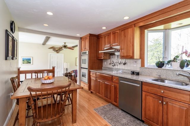 7 Woodleigh Rd, Natick, MA 01760