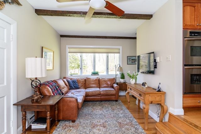 7 Woodleigh Rd, Natick, MA 01760