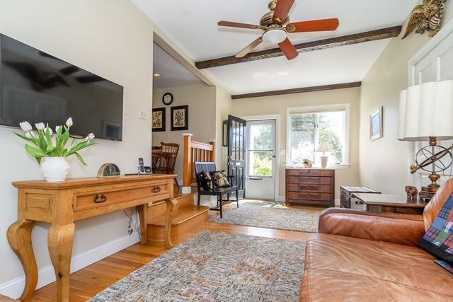 7 Woodleigh Rd, Natick, MA 01760
