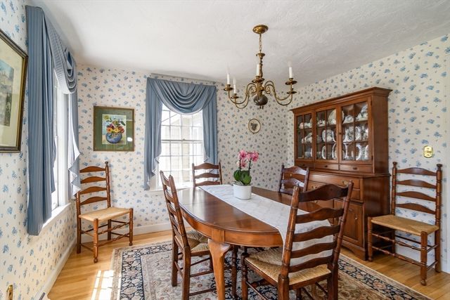 7 Woodleigh Rd, Natick, MA 01760