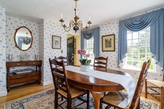7 Woodleigh Rd, Natick, MA 01760