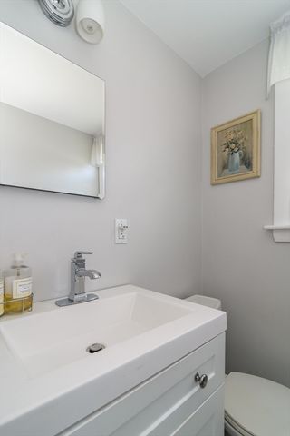 7 Woodleigh Rd, Natick, MA 01760