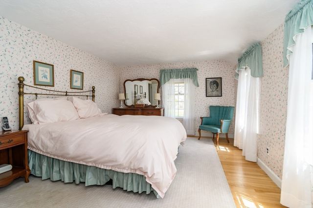 7 Woodleigh Rd, Natick, MA 01760