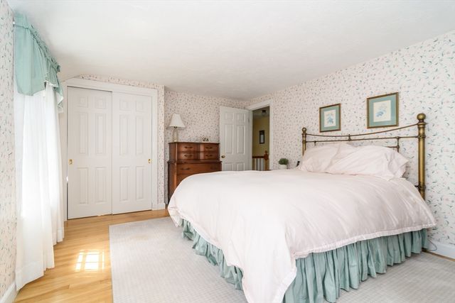 7 Woodleigh Rd, Natick, MA 01760