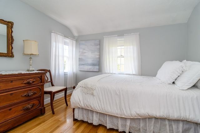 7 Woodleigh Rd, Natick, MA 01760