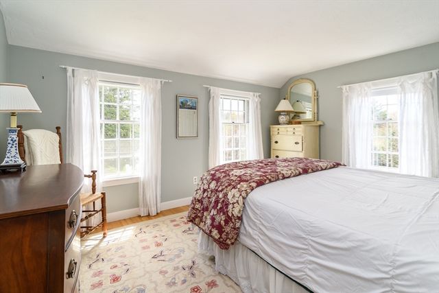 7 Woodleigh Rd, Natick, MA 01760