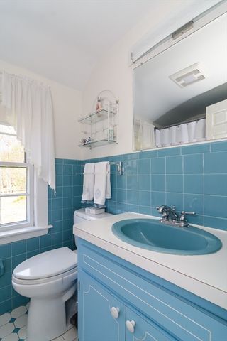 7 Woodleigh Rd, Natick, MA 01760