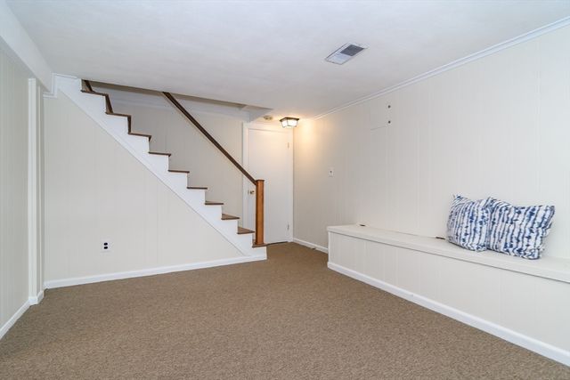 7 Woodleigh Rd, Natick, MA 01760