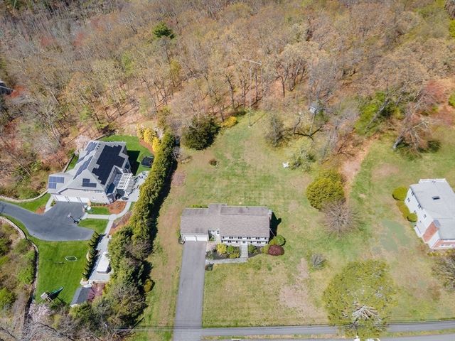 7 Woodleigh Rd, Natick, MA 01760
