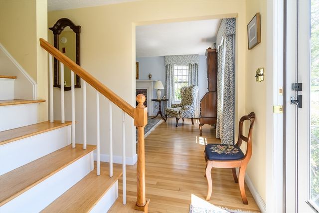 7 Woodleigh Rd, Natick, MA 01760