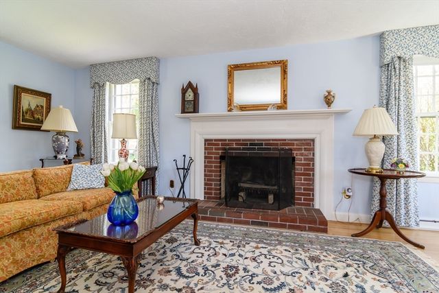 7 Woodleigh Rd, Natick, MA 01760