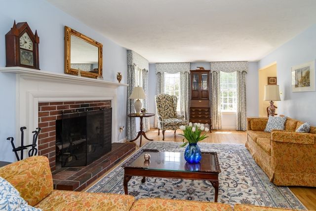 7 Woodleigh Rd, Natick, MA 01760