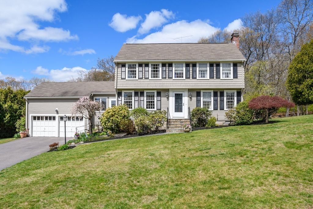 7 Woodleigh Rd, Natick, MA 01760