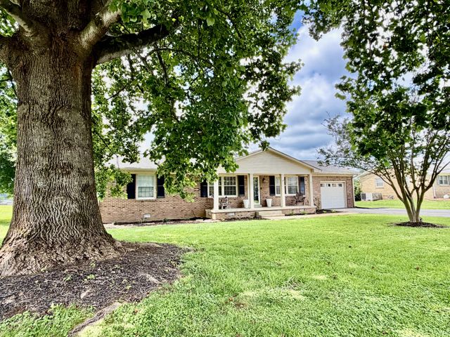 713 Lloyd St, Lawrenceburg, TN 38464