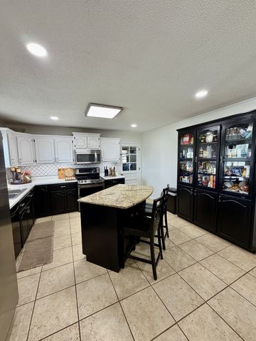 713 Lloyd St, Lawrenceburg, TN 38464