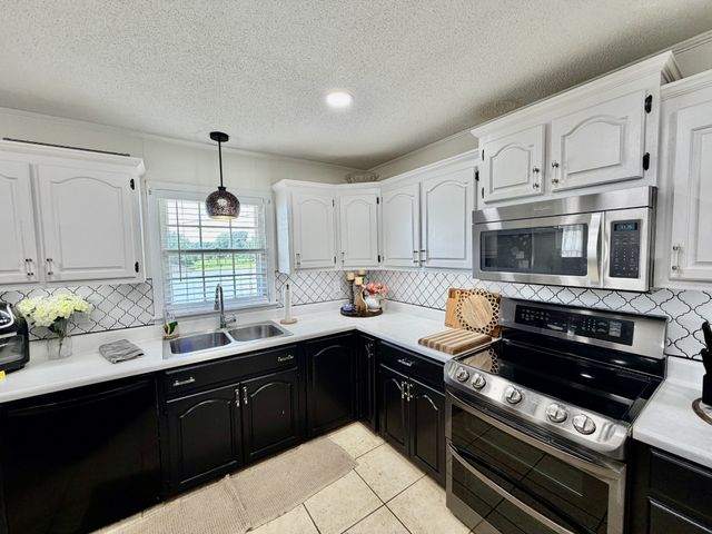 713 Lloyd St, Lawrenceburg, TN 38464