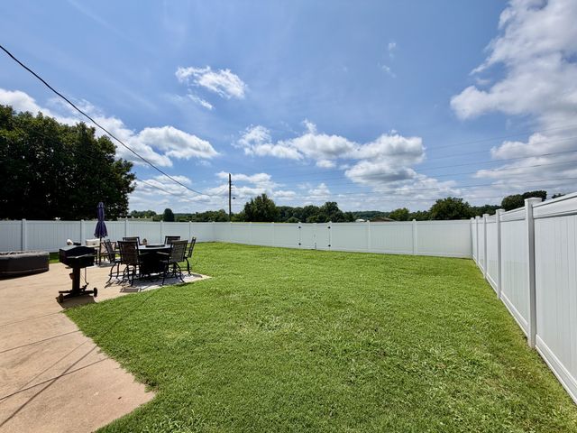 713 Lloyd St, Lawrenceburg, TN 38464