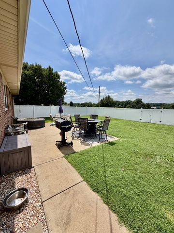 713 Lloyd St, Lawrenceburg, TN 38464