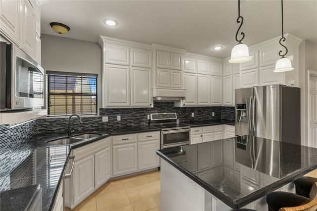 1424 Del Mar Dr, Kingsville, TX 78363