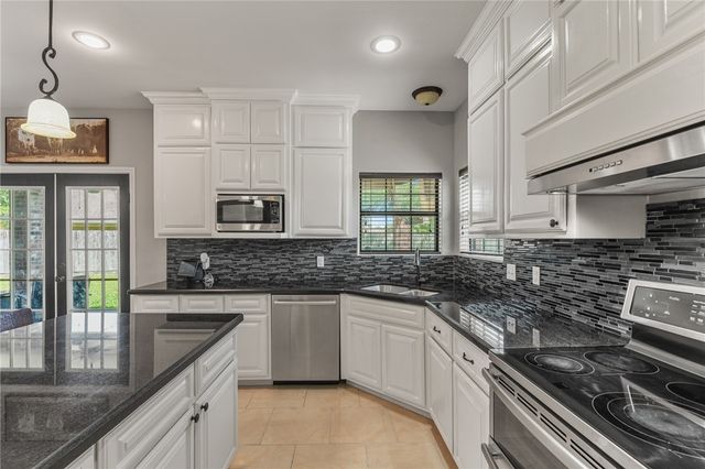 1424 Del Mar Dr, Kingsville, TX 78363