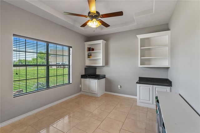 1424 Del Mar Dr, Kingsville, TX 78363