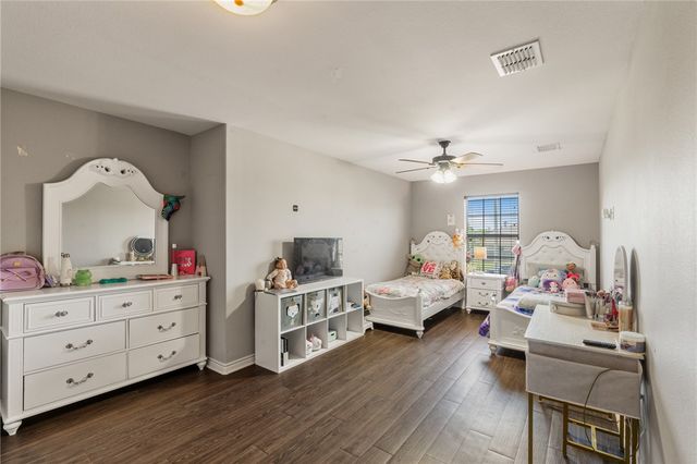 1424 Del Mar Dr, Kingsville, TX 78363