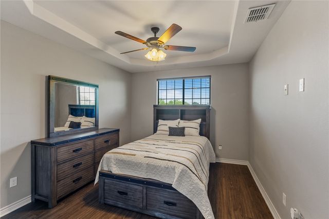 1424 Del Mar Dr, Kingsville, TX 78363