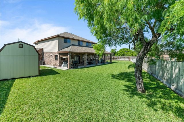 1424 Del Mar Dr, Kingsville, TX 78363