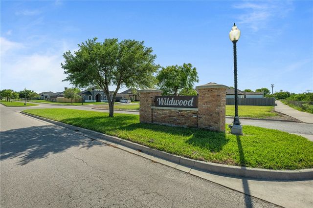 1424 Del Mar Dr, Kingsville, TX 78363