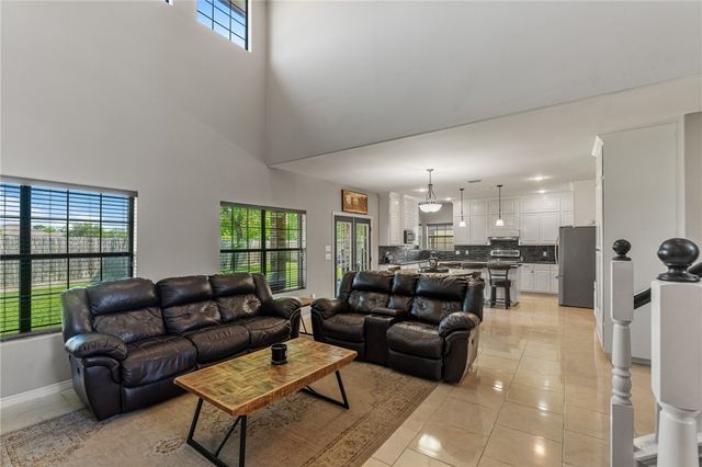 1424 Del Mar Dr, Kingsville, TX 78363