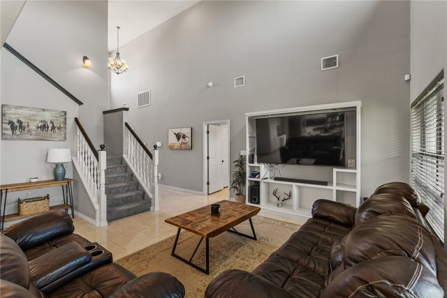 1424 Del Mar Dr, Kingsville, TX 78363