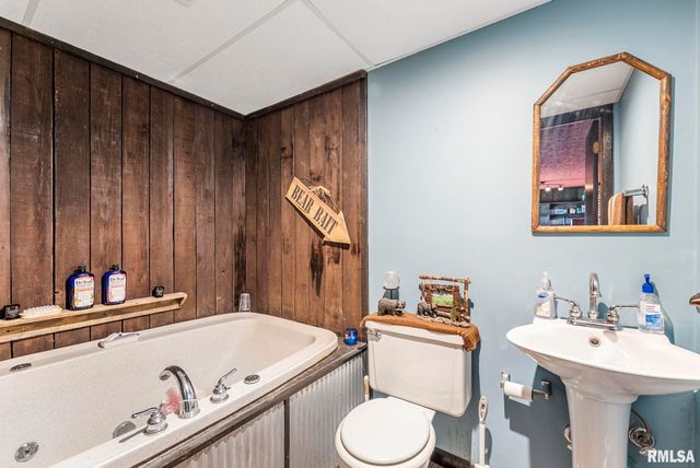 25622 1ST Avenue North, Hillsdale, IL 61257