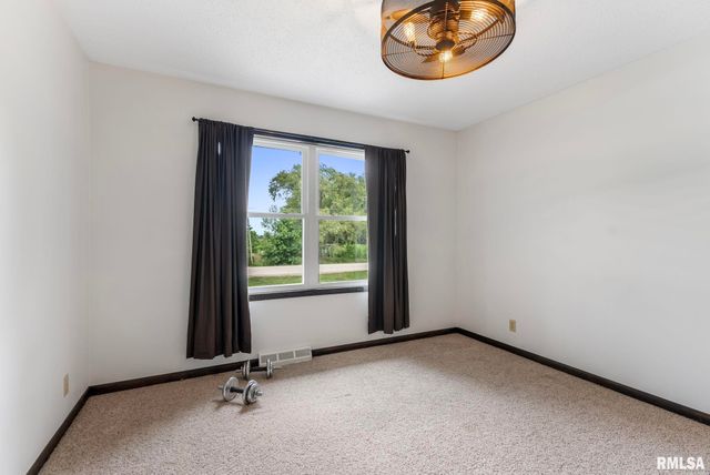 25622 1ST Avenue North, Hillsdale, IL 61257