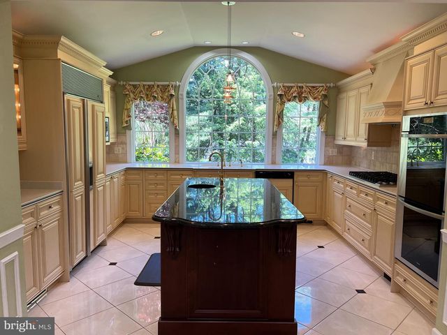 10220 CEDAR POND DR, Vienna, VA 22182
