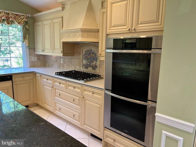 10220 CEDAR POND DR, Vienna, VA 22182