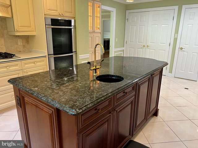 10220 CEDAR POND DR, Vienna, VA 22182