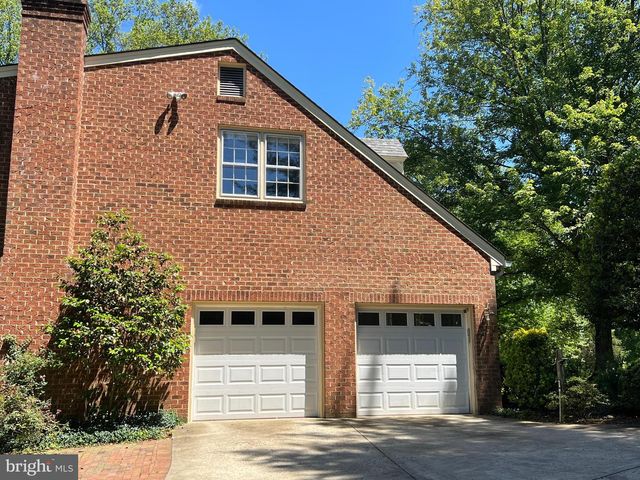 10220 CEDAR POND DR, Vienna, VA 22182