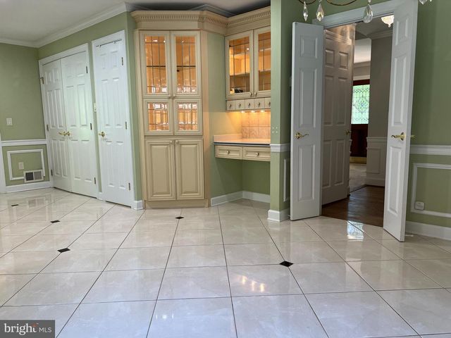 10220 CEDAR POND DR, Vienna, VA 22182