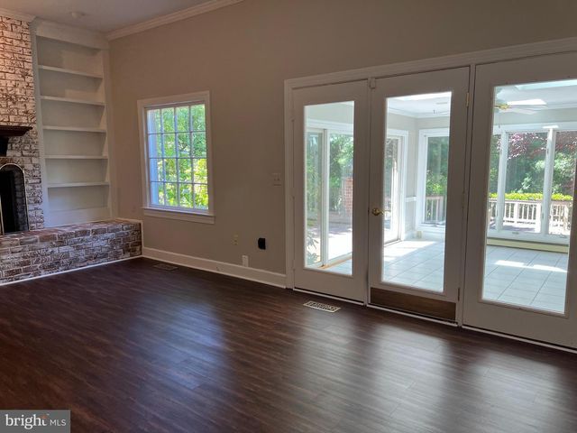 10220 CEDAR POND DR, Vienna, VA 22182