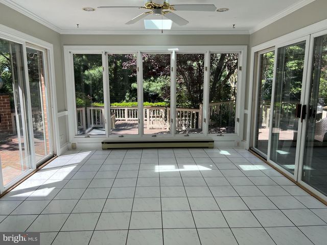 10220 CEDAR POND DR, Vienna, VA 22182
